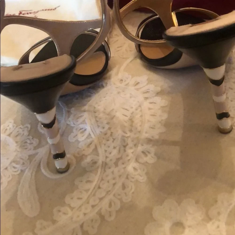 💲⬇️Salvatore Ferragamo T-Strap Monroe Sandals